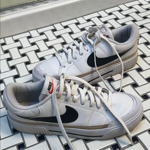 Nike women’s  White and Black Low-Top Sneakers